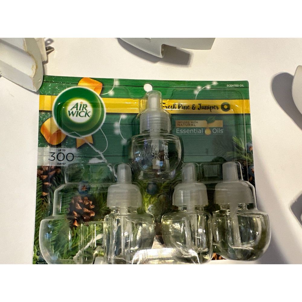 Air Wick Fresh Pine & Juniper & assorted Air Wick plug ins